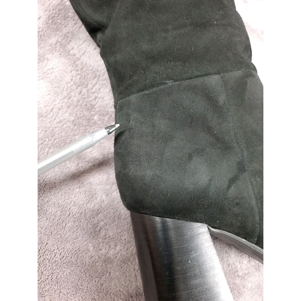 Nine West right boot